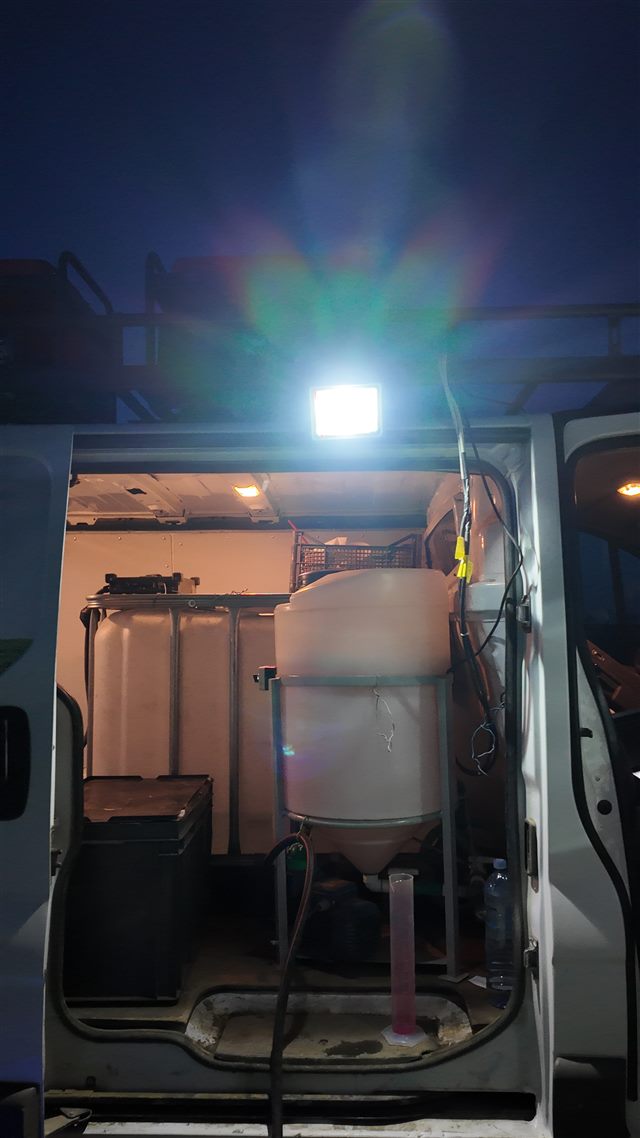 Illuminated equipment inside the vehicle during night-time work