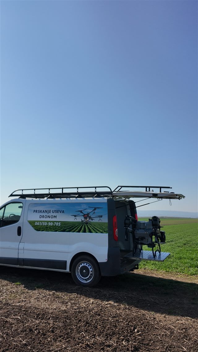Support vehicle and equipment beside the field